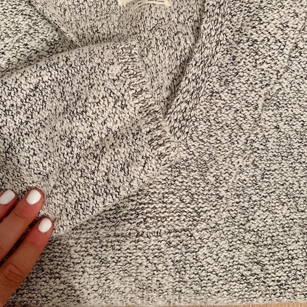 Aritzia salt & pepper pullover - Picture 4 of 4